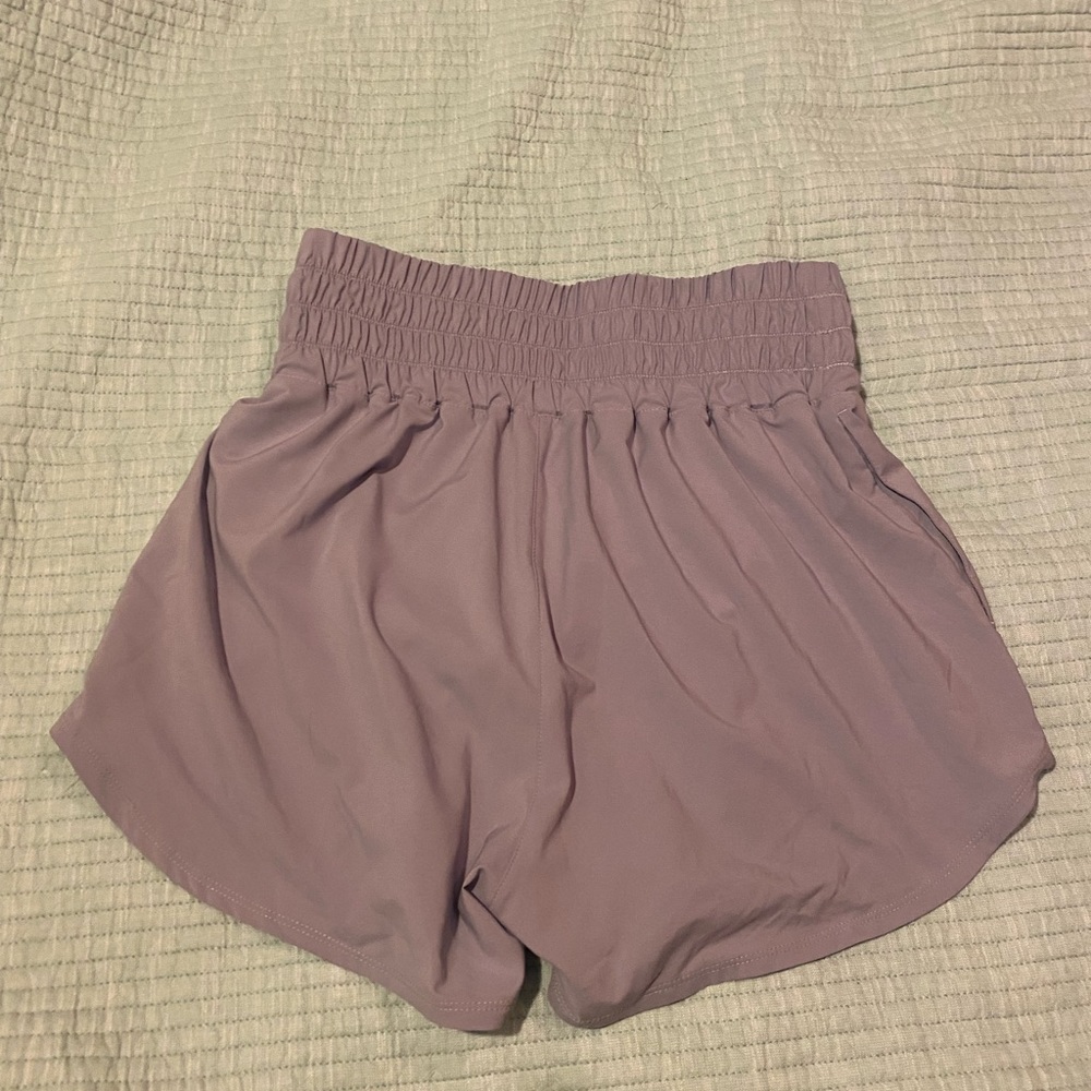 Nike high waisted women’s shirts. Size medium euc